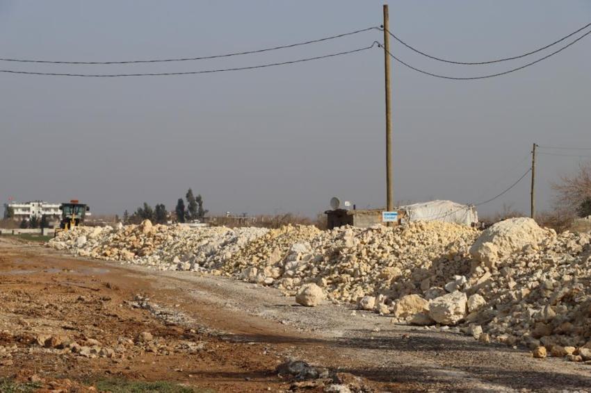 Harran'da 15 yıllık yol çilesi son buluyor: 17 kilometrelik yol sıcak asfalta kavuşuyor