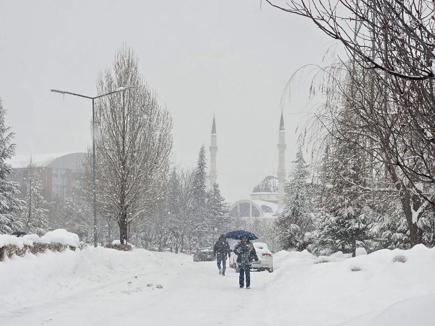 Kar yağışları geri geliyor! Meteoroloji son hava durumu raporuyla 20 ili uyardı