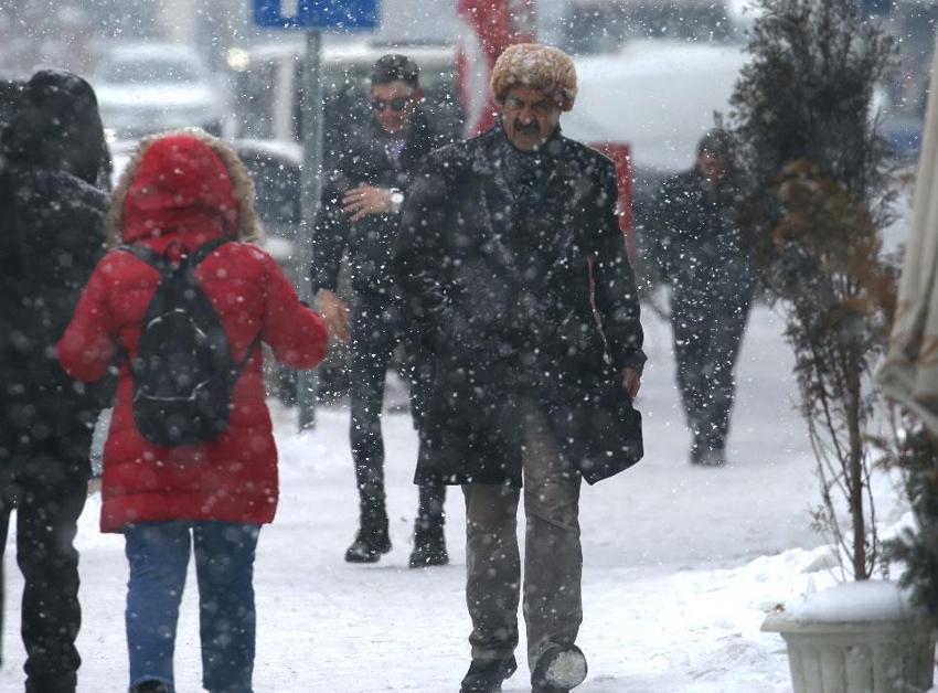 Kar yağışları geri geliyor! Meteoroloji son hava durumu raporuyla 20 ili uyardı