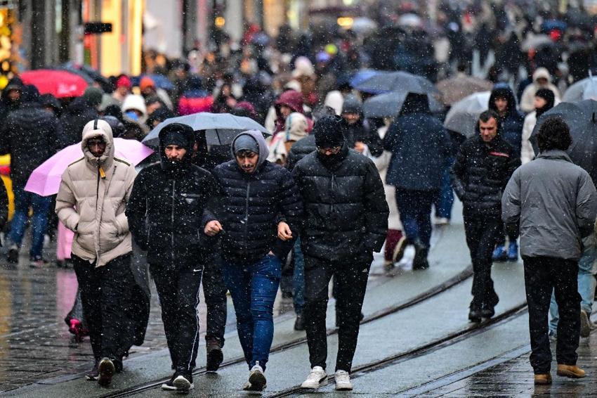 Kar yağışları geri geliyor! Meteoroloji son hava durumu raporuyla 20 ili uyardı