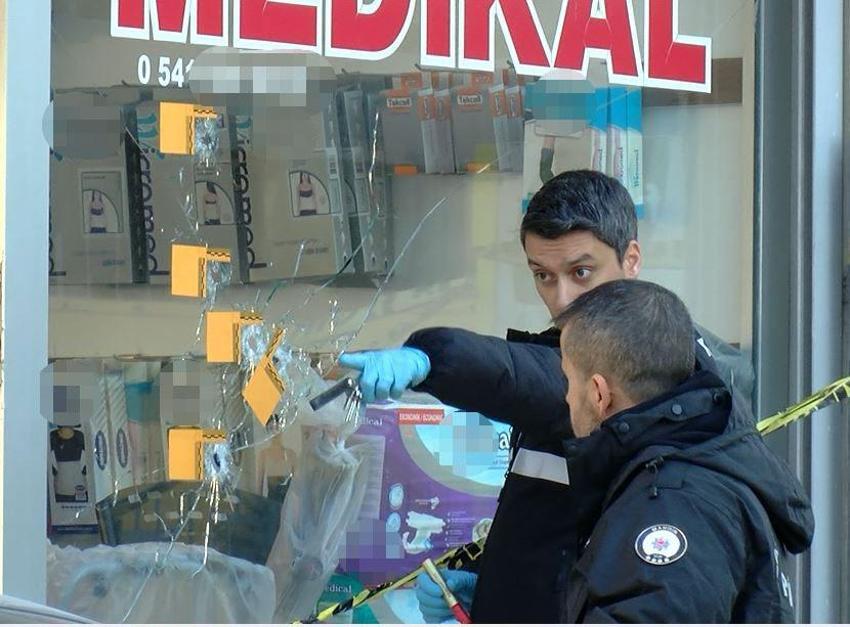 Mardin’de dehşet anları kameraya yansıdı! Hastane önündeki silahlı kavga böyle görüntülendi
