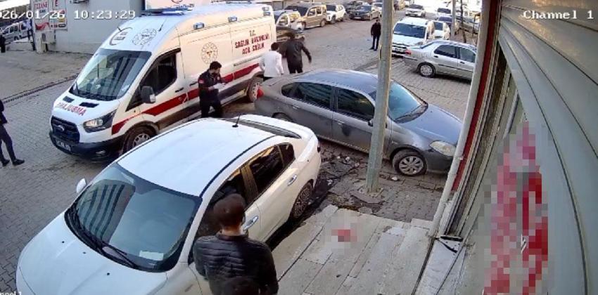 Mardin’de dehşet anları kameraya yansıdı! Hastane önündeki silahlı kavga böyle görüntülendi