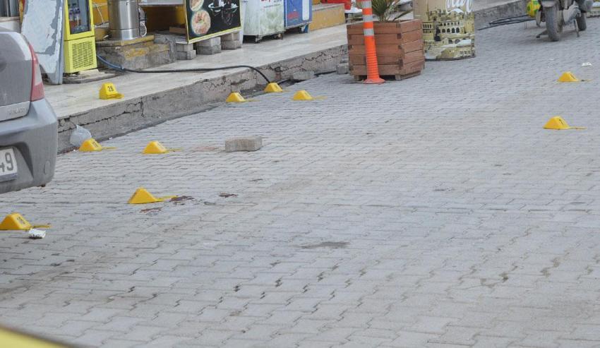 Mardin’de dehşet anları kameraya yansıdı! Hastane önündeki silahlı kavga böyle görüntülendi