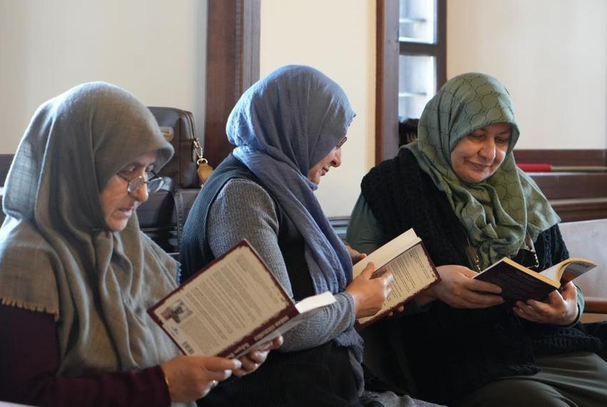 Erzurum’da ev hanımlarının 12 yıllık okuma serüveni konağa taşındı! Altın günü için değil kitap için bir araya geldiler