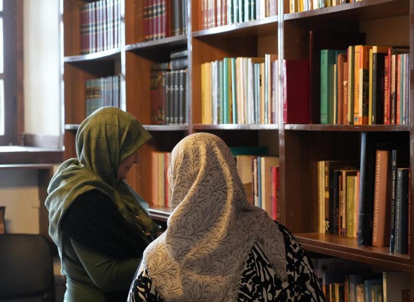 Erzurum’da ev hanımlarının 12 yıllık okuma serüveni konağa taşındı! Altın günü için değil kitap için bir araya geldiler