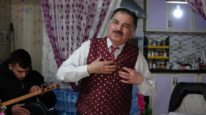 Bu çay ocağına stres getirmek yasak! Ispartalı çaycı 7 kişilik orkestrayla servis yapıyor: Moral İstasyonu dünyanın dört bir yanından misafirlerini ağırlıyor