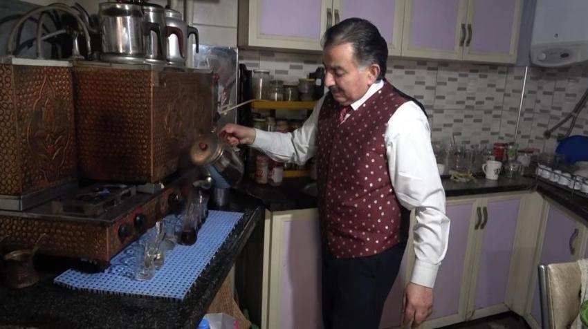 Bu çay ocağına stres getirmek yasak! Ispartalı çaycı 7 kişilik orkestrayla servis yapıyor: Moral İstasyonu dünyanın dört bir yanından misafirlerini ağırlıyor