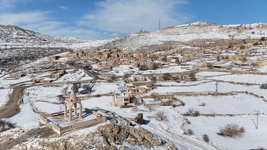 Şırnak'ta dağ eteğinde görülüyor: Bölgede hareket eden her şeye anlam katıyor