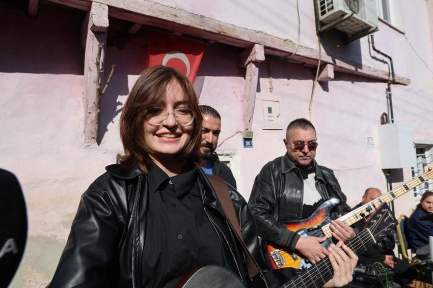Barış Manço Adana'da 3 yaşına kadar yaşadığı evde anıldı
