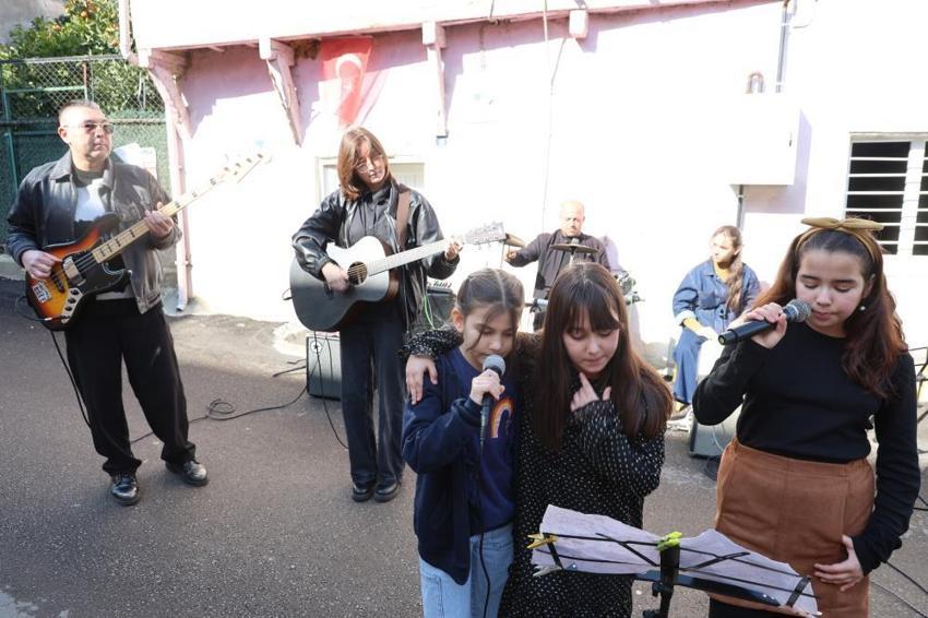 Barış Manço Adana'da 3 yaşına kadar yaşadığı evde anıldı