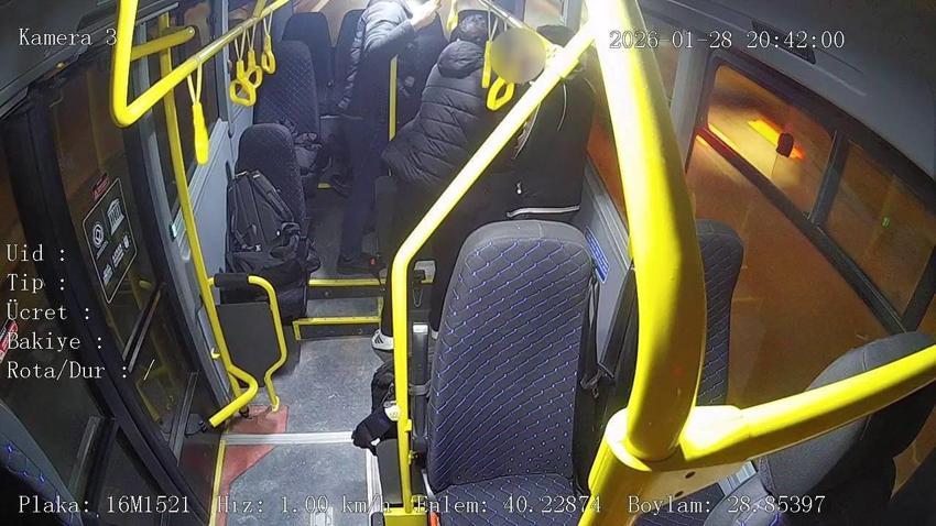 Bursa'da halk otobüsünde zamanla yarış! Kalp krizi geçiren yolcu, şoför ve yolcular sayesinde hayata tutundu