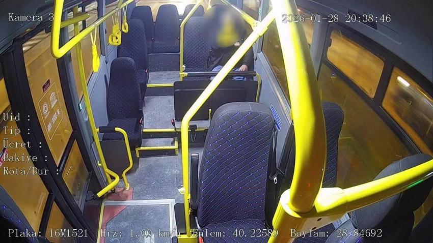 Bursa'da halk otobüsünde zamanla yarış! Kalp krizi geçiren yolcu, şoför ve yolcular sayesinde hayata tutundu