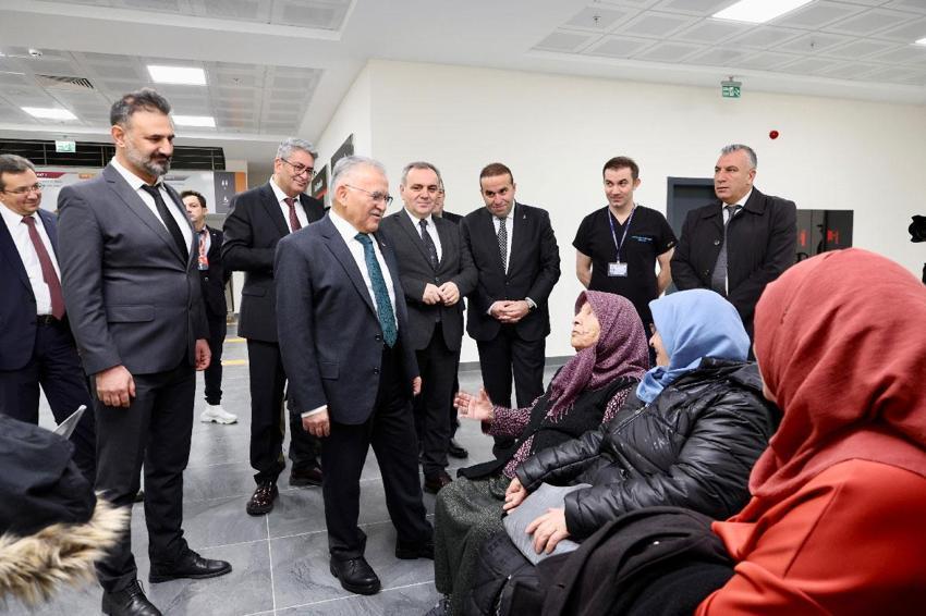 Türkiye'nin en büyük diş hastanesi Kayseri'de! Erciyes Üniversitesi Diş Hastanesi hasta kabulüne başladı
