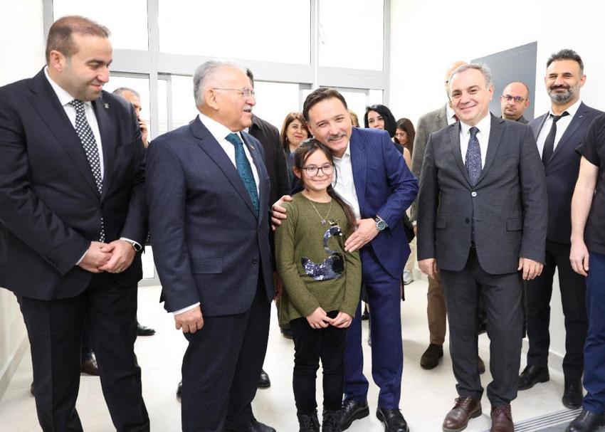 Türkiye'nin en büyük diş hastanesi Kayseri'de! Erciyes Üniversitesi Diş Hastanesi hasta kabulüne başladı