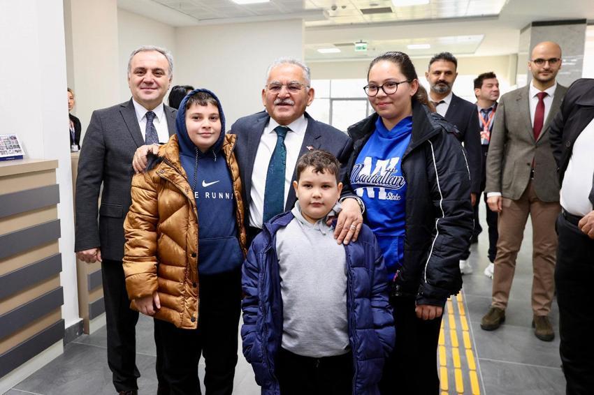 Türkiye'nin en büyük diş hastanesi Kayseri'de! Erciyes Üniversitesi Diş Hastanesi hasta kabulüne başladı