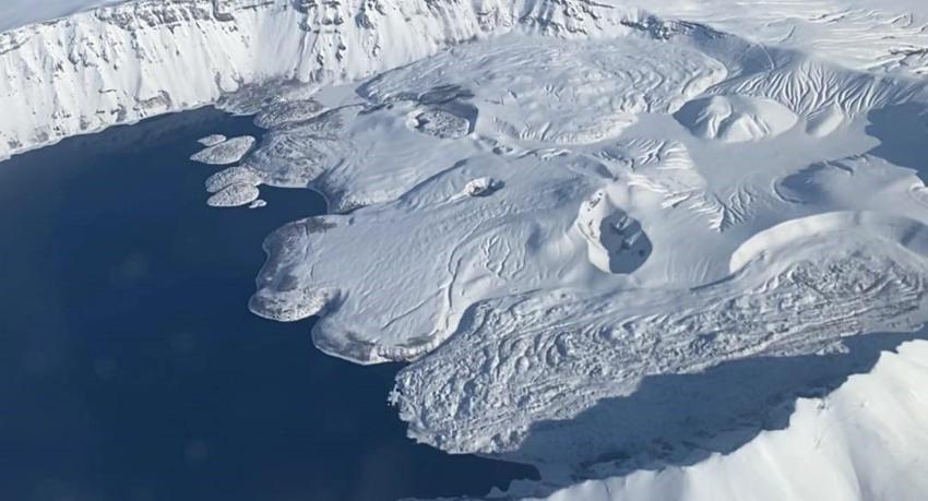 Türkiye'nin en büyük krater gölü Nemrut Krater Gölü'nün kış güzelliği mest etti