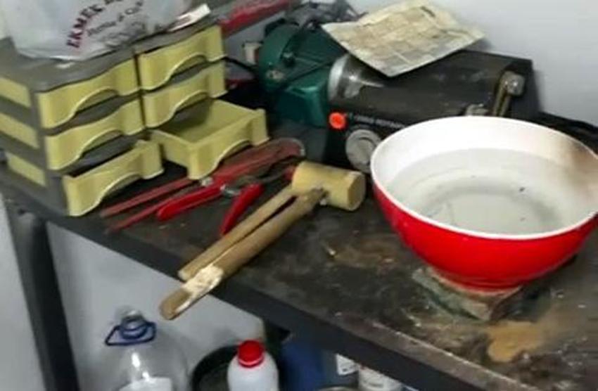 Güzellik merkezi süsü verilen iş yerinde sahte altın üretimine operasyon