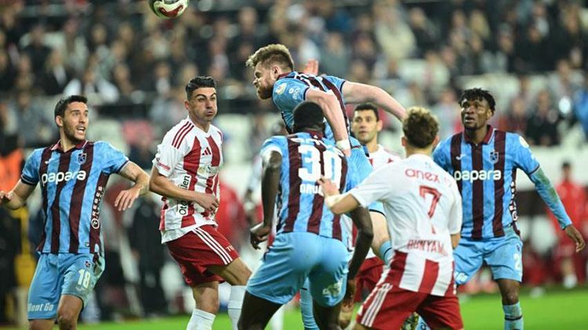 Antalyaspor-Trabzonspor maçında penaltı kaçtı puanlar paylaşıldı