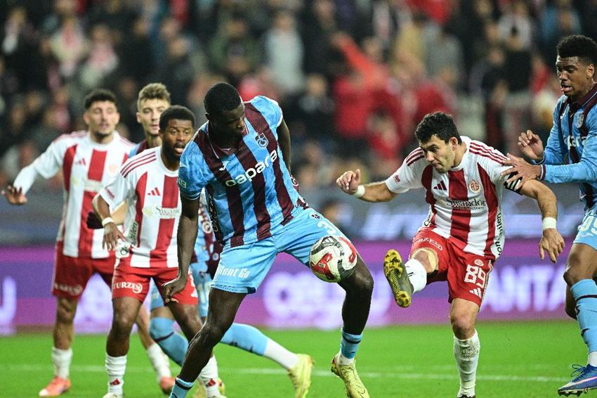 Antalyaspor-Trabzonspor maçında penaltı kaçtı puanlar paylaşıldı