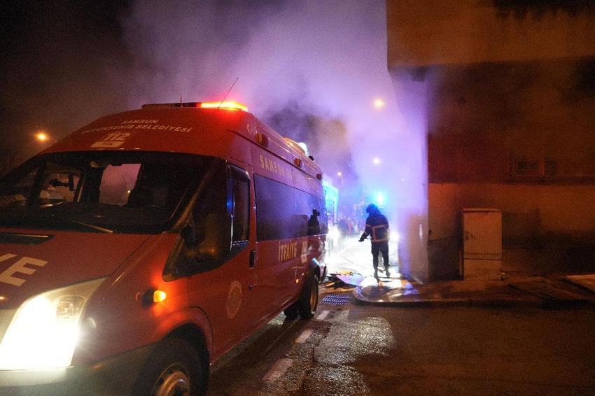 Samsun’da üç katlı bina yangınında can pazarı: 8 kişi dumandan etkilendi