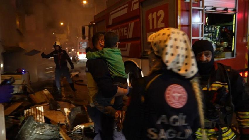 Samsun’da üç katlı bina yangınında can pazarı: 8 kişi dumandan etkilendi