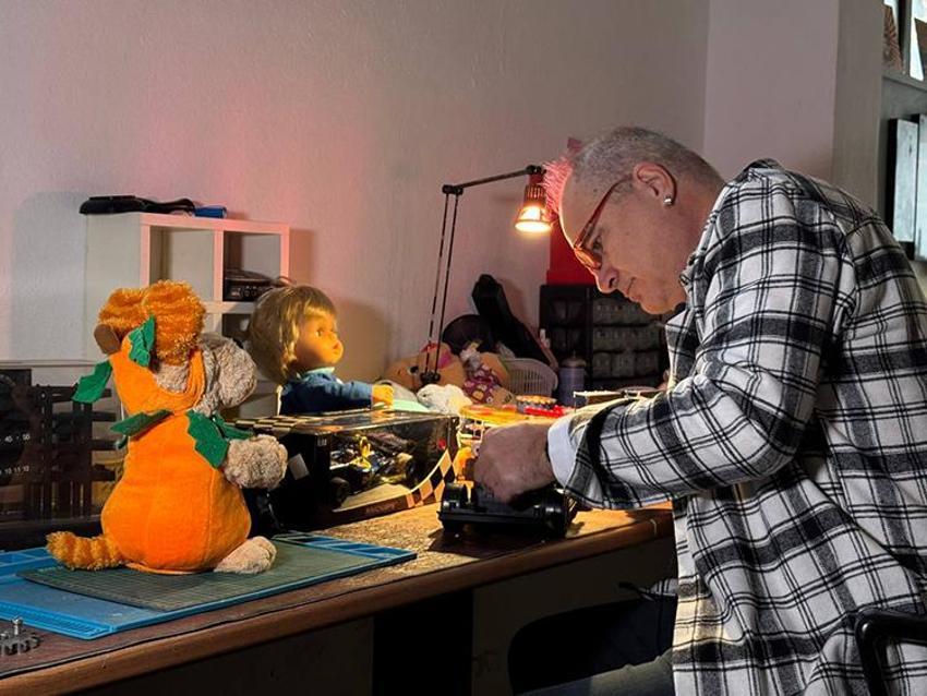 Emekli mühendisin evde otururken aklına geldi! 4 yılda yüzlercesini bedavaya yaptı