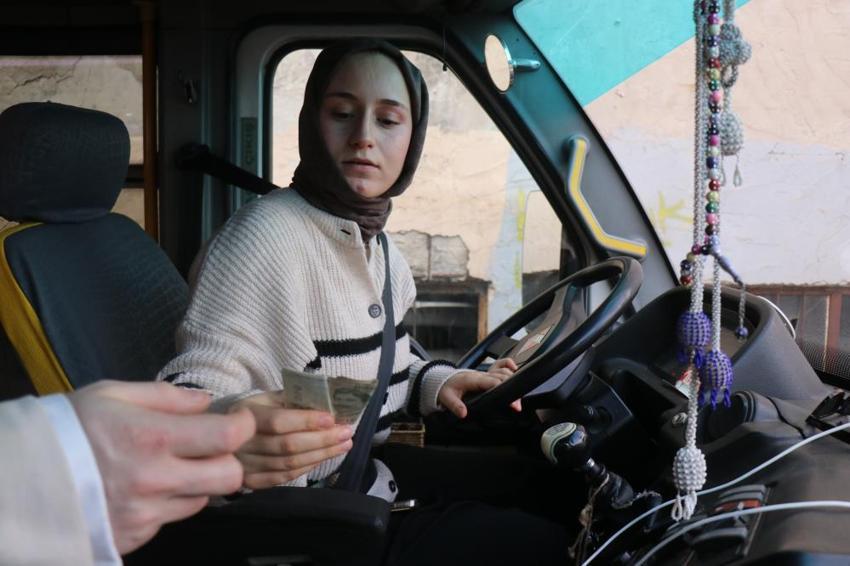 Sakarya 22 yaşındaki Sude'yi konuşuyor! "Ağabey" diyen yolcular onu görünce donup kalıyor