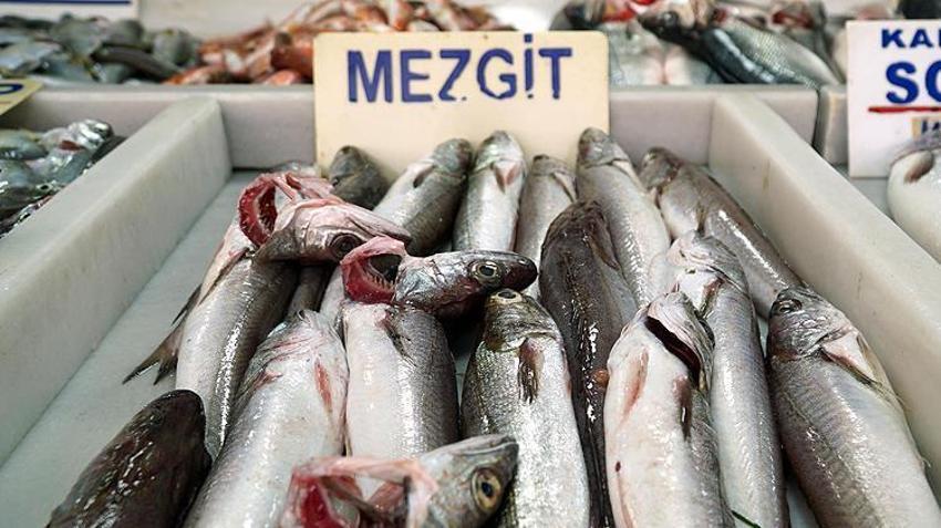Balıkçılar denize açılamadı, fiyatlar uçtu! İstavrit ve mezgit cep yakıyor