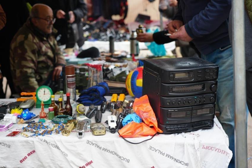 Ankara'da cumartesi sabahı bu pazarda izdiham var! Koleksiyonerlerin yeni adresi oldu: Büyükelçi de geliyor ev hanımı da: 'Çöp' diye atılanlar hazineye dönüşüyor