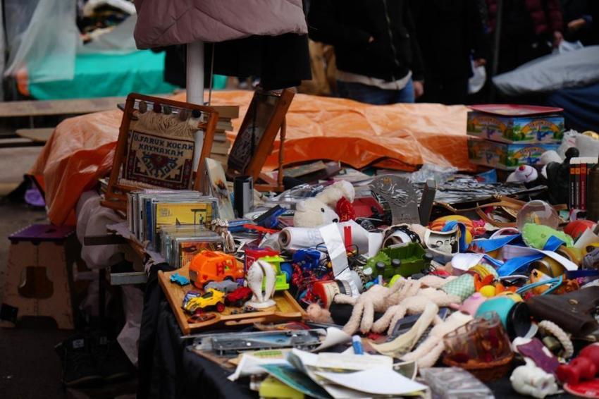Ankara'da cumartesi sabahı bu pazarda izdiham var! Koleksiyonerlerin yeni adresi oldu: Büyükelçi de geliyor ev hanımı da: 'Çöp' diye atılanlar hazineye dönüşüyor
