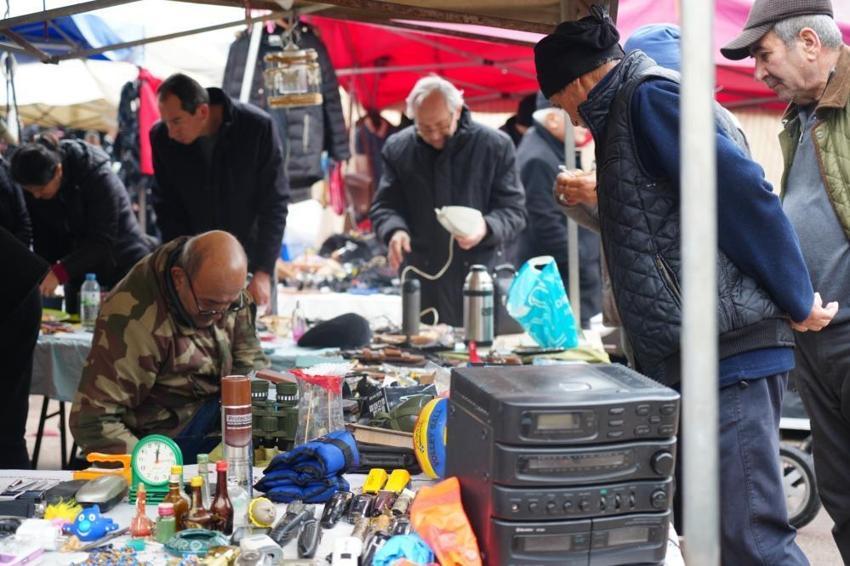 Ankara'da cumartesi sabahı bu pazarda izdiham var! Koleksiyonerlerin yeni adresi oldu: Büyükelçi de geliyor ev hanımı da: 'Çöp' diye atılanlar hazineye dönüşüyor