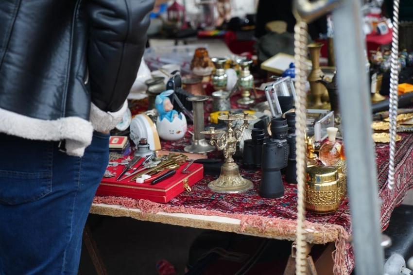 Ankara'da cumartesi sabahı bu pazarda izdiham var! Koleksiyonerlerin yeni adresi oldu: Büyükelçi de geliyor ev hanımı da: 'Çöp' diye atılanlar hazineye dönüşüyor