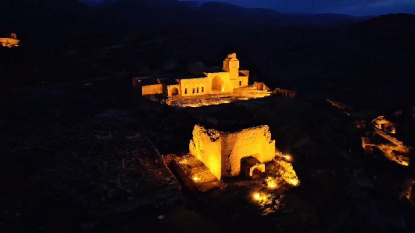 Batman'ın tarihi Hasankeyf Kalesi ve Şaab Vadisi gece dronla görüntülendi