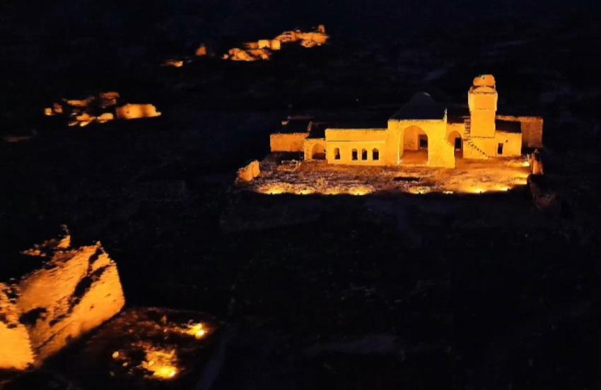 Batman'ın tarihi Hasankeyf Kalesi ve Şaab Vadisi gece dronla görüntülendi