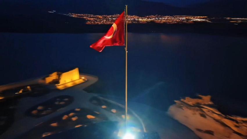 Batman'ın tarihi Hasankeyf Kalesi ve Şaab Vadisi gece dronla görüntülendi