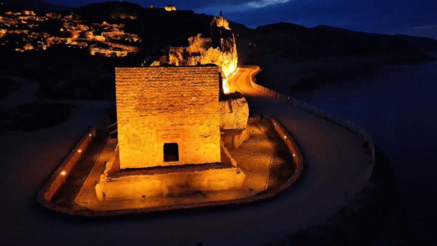 Batman'ın tarihi Hasankeyf Kalesi ve Şaab Vadisi gece dronla görüntülendi