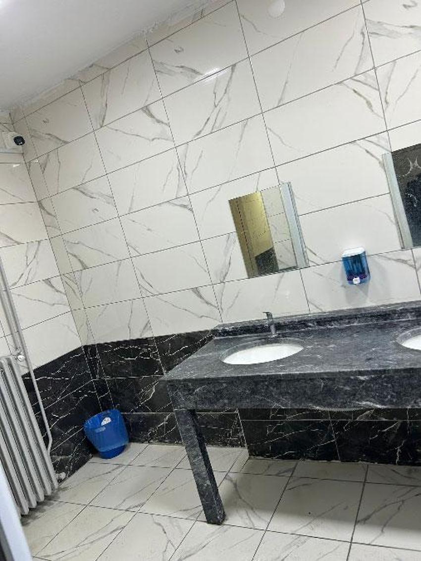 Öğrenci tuvaletlerinde kamera skandalı! Veliler savcılığa suç duyurusunda bulundu Milli Eğitim inceleme başlattı