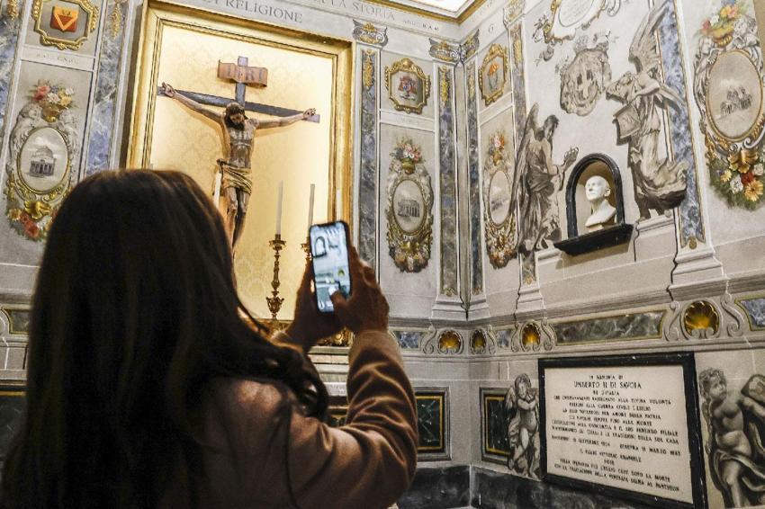 İtalya'da restorasyon skandalı! Tarihi bazilikadaki melek figürünü Meloni'ye benzettiler, tepkiler peş peşe geldi