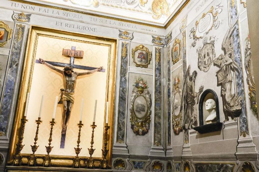 İtalya'da restorasyon skandalı! Tarihi bazilikadaki melek figürünü Meloni'ye benzettiler, tepkiler peş peşe geldi