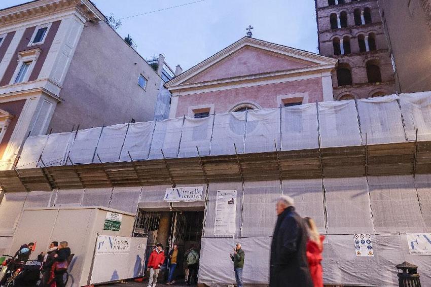 İtalya'da restorasyon skandalı! Tarihi bazilikadaki melek figürünü Meloni'ye benzettiler, tepkiler peş peşe geldi