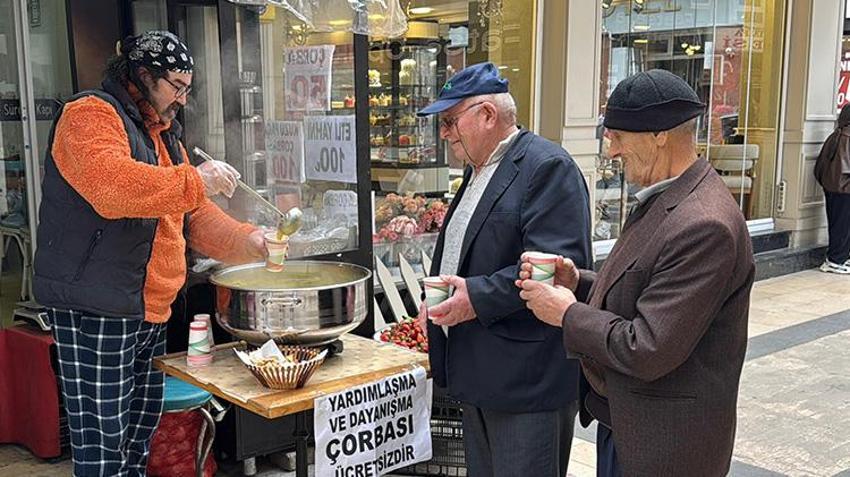 Ordu'da insanları ısıtan iyilik! Günde 200 bardak ikram ediyor