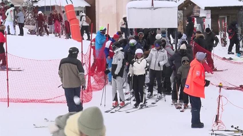 Uludağ’da tatilin son günü: Pistler tıklım tıklım