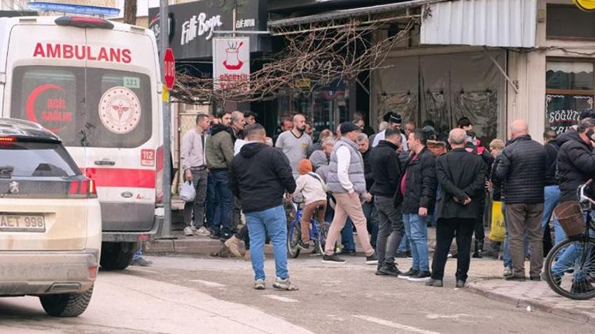 Bursa'da kayınpederini öldürüp kayınbiraderini yaralayan şahıs kaçtı! Korkunç görüntüler güvenlik kamerasına yansıdı