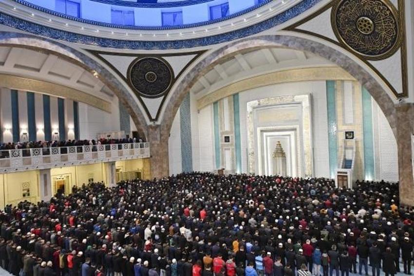 Yarın Kandil mi? 2 Şubat 2026 Ne Kandili? Kandil Ne Zaman, Hangi Gün ve Ayın Kaçında?