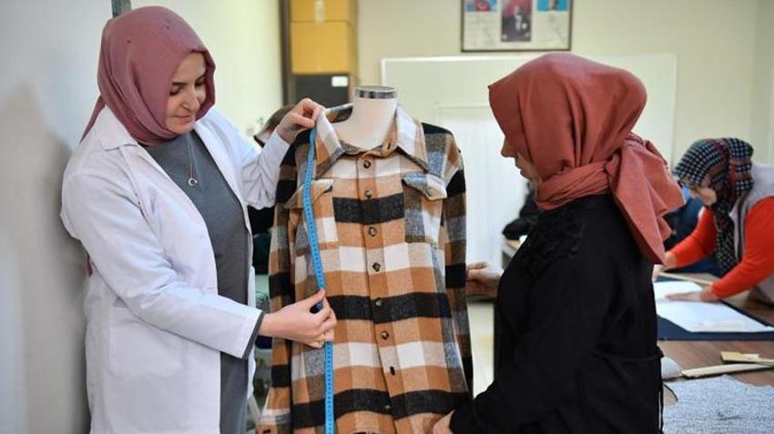Malatyalı kadınların el emeği kazanca dönüşüyor! Hem öğreniyorlar hem ailelerini geçindiriyorlar
