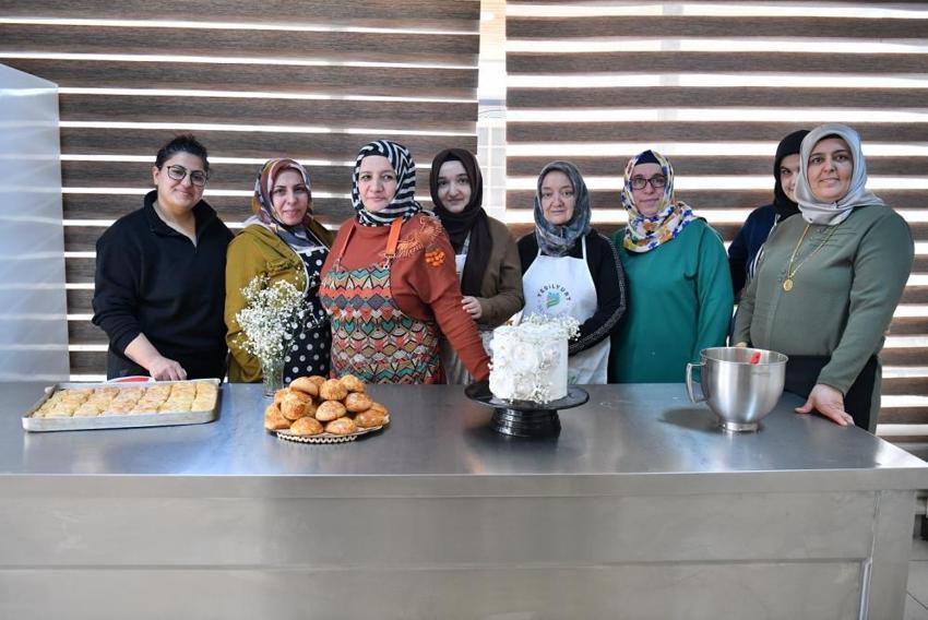 Malatyalı kadınların el emeği kazanca dönüşüyor! Hem öğreniyorlar hem ailelerini geçindiriyorlar