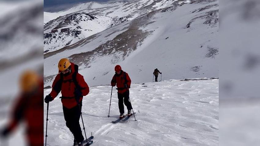 2800 rakımda 2,5 saatlik zorlu tırmanış: Trabzon’da ilk kez dağ kayağı yapıldı!