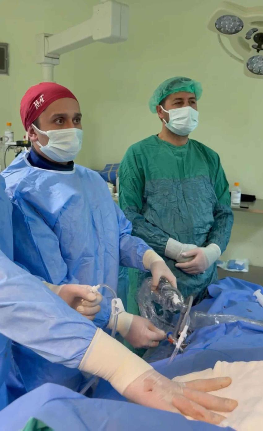 Sağlık çalışanları bile inanamadı! Daha önce 21 kez ameliyat oldu böbreğinden tam 295 taş çıktı!