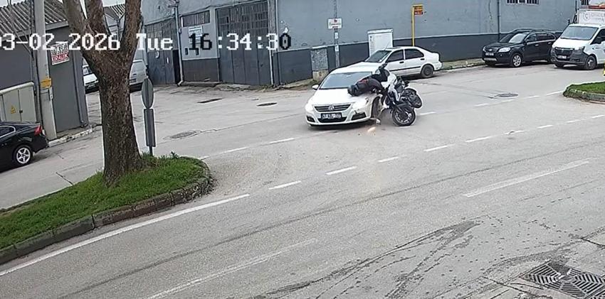 Bursa'da çarpıştığı yaralı motosiklet sürücüsüne yardım etmek yerine otomobilindeki hasarı kontrol etti