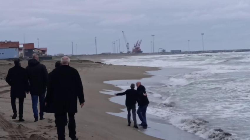 Sakarya'da cinnet anlarında film gibi ikna operasyonu: Telefonda başladı, sahilde bitti